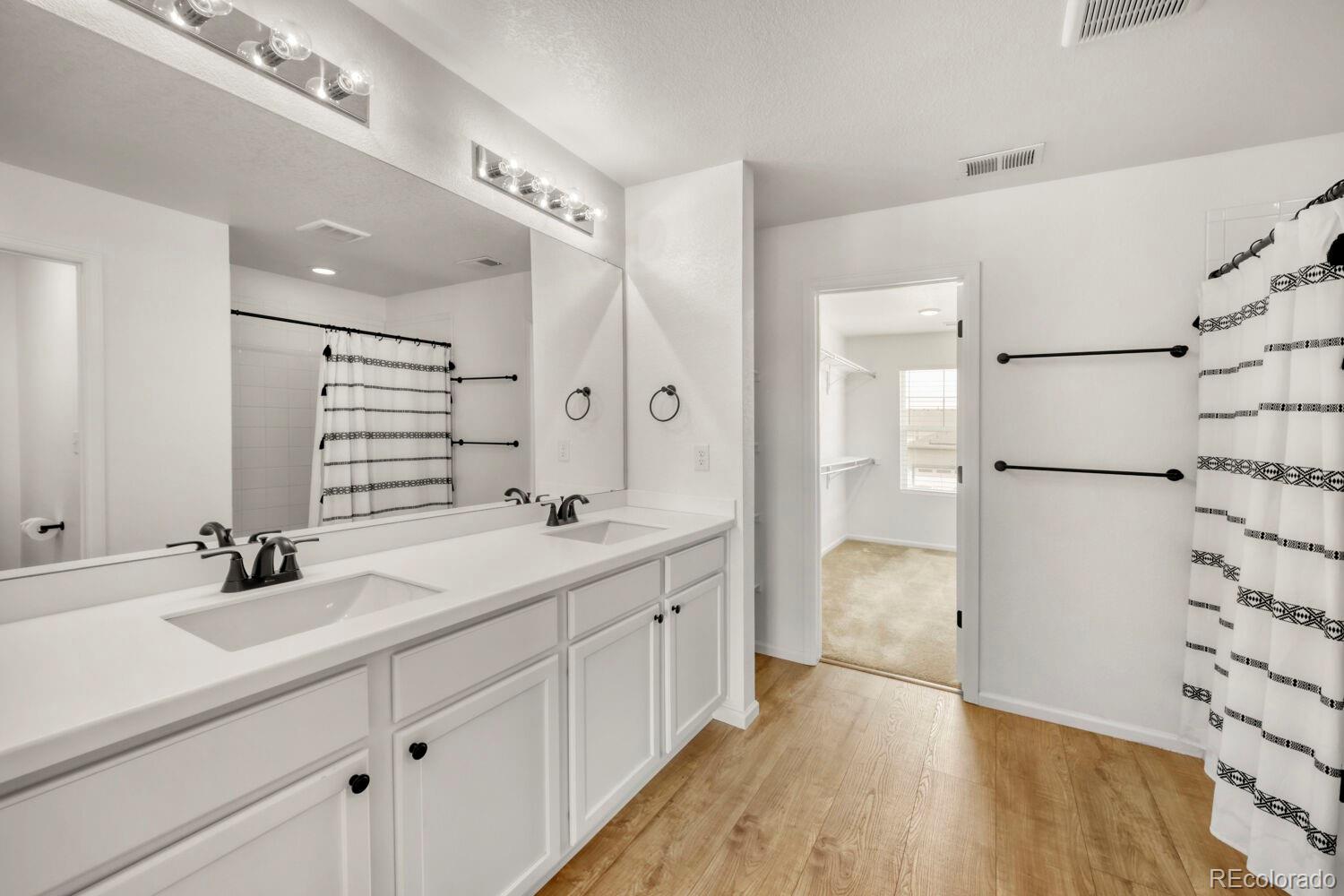 919 N Undergrove Way Aurora CO 80018