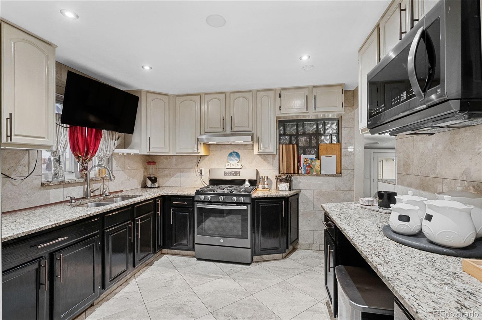 3017 Cimarron Street Aurora CO 80011