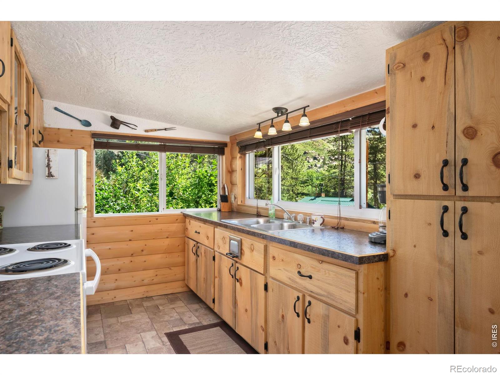 47 Falls Creek Drive Bellvue CO 80512