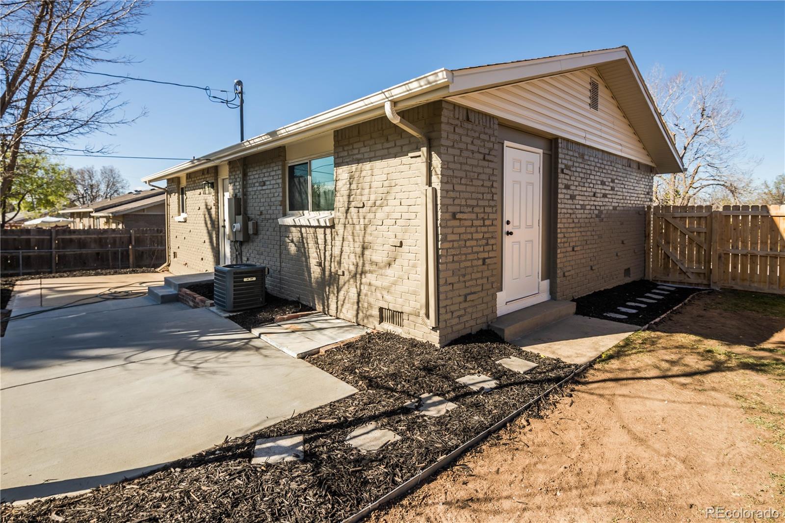 842 S Worchester Street Aurora CO 80012