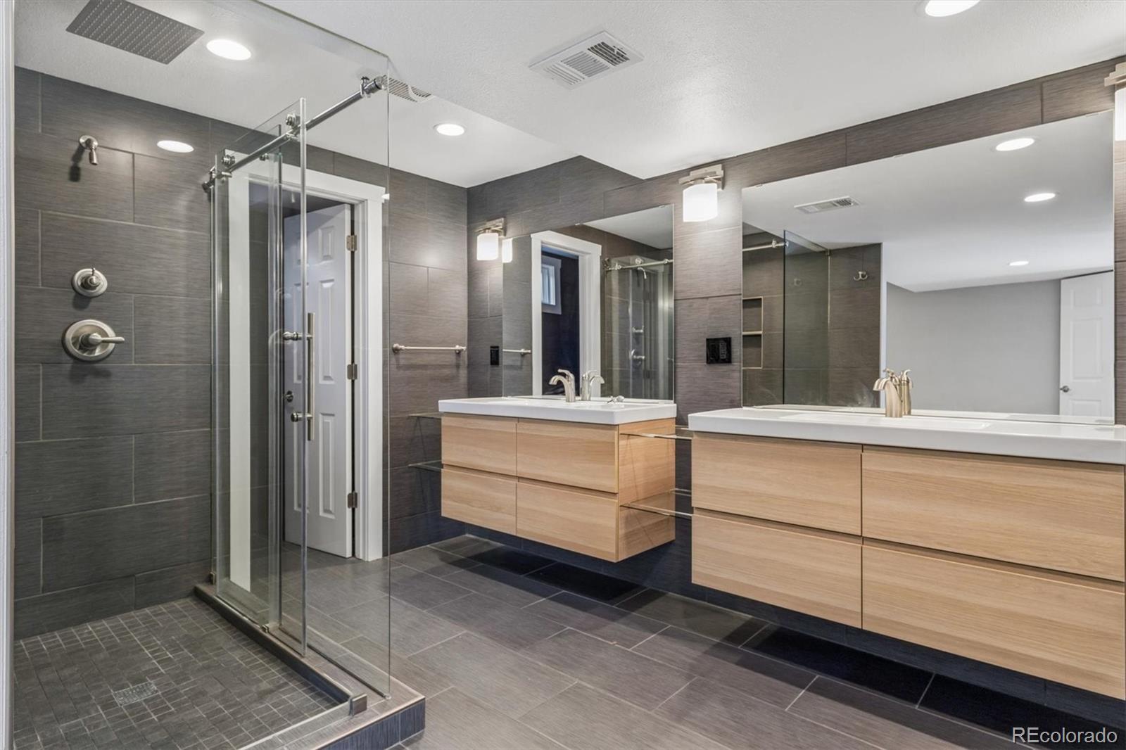 6587 S Helena Street Centennial CO 80016