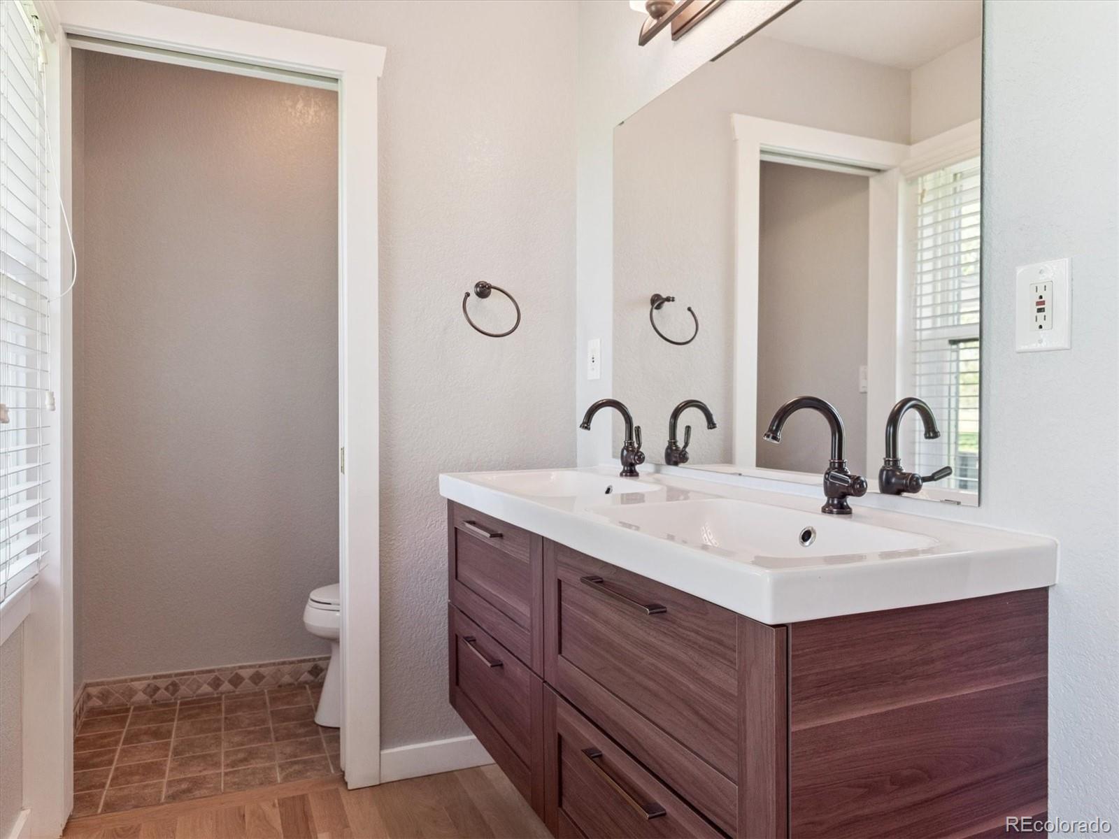 6587 S Helena Street Centennial CO 80016