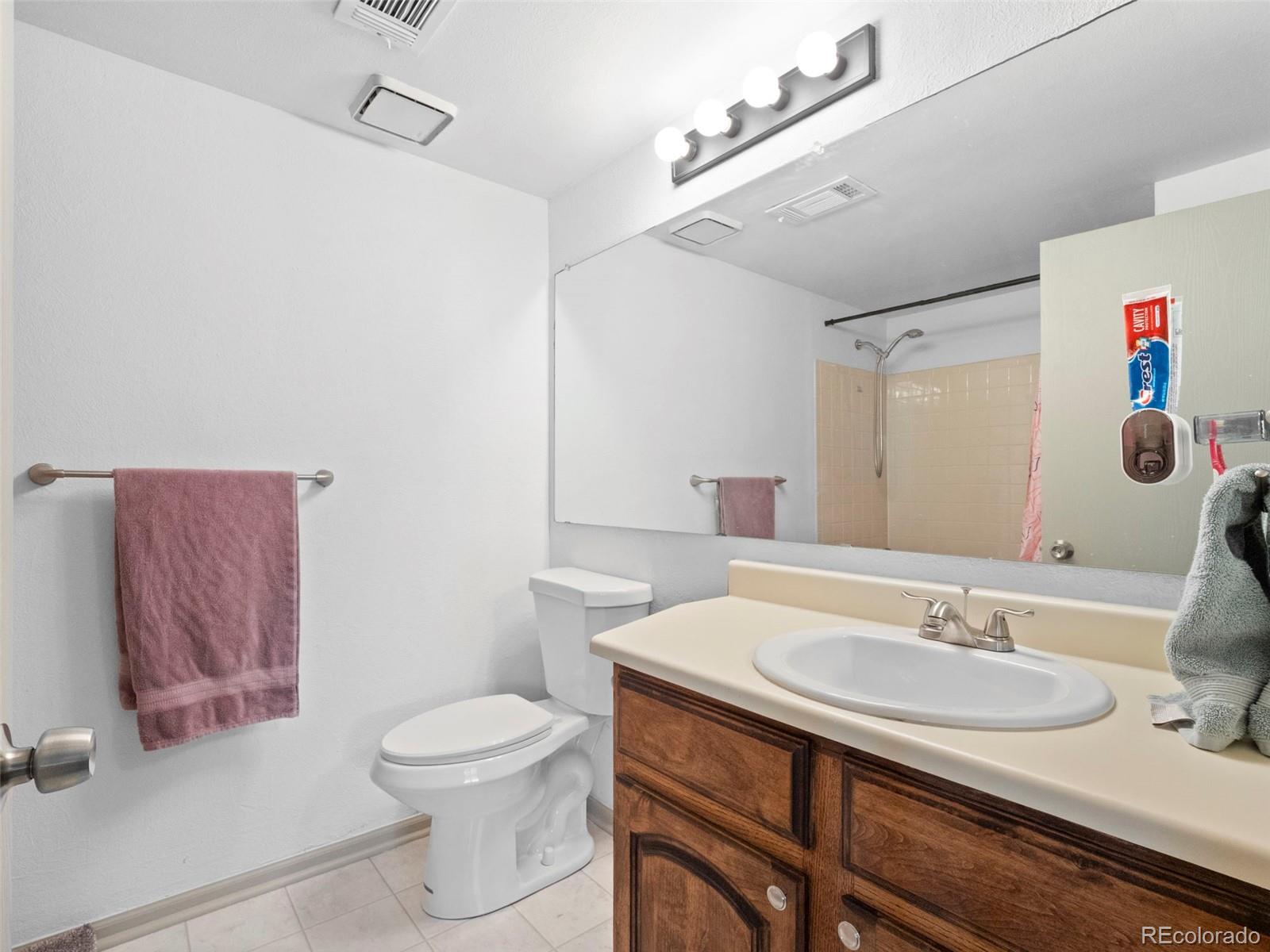 4594 Granby Way Denver CO 80239
