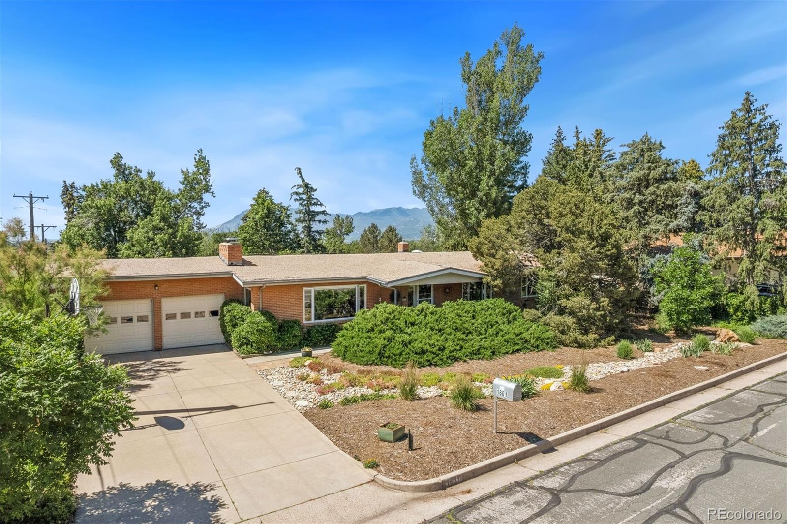 1601 Columbine Place Colorado Springs CO 80907