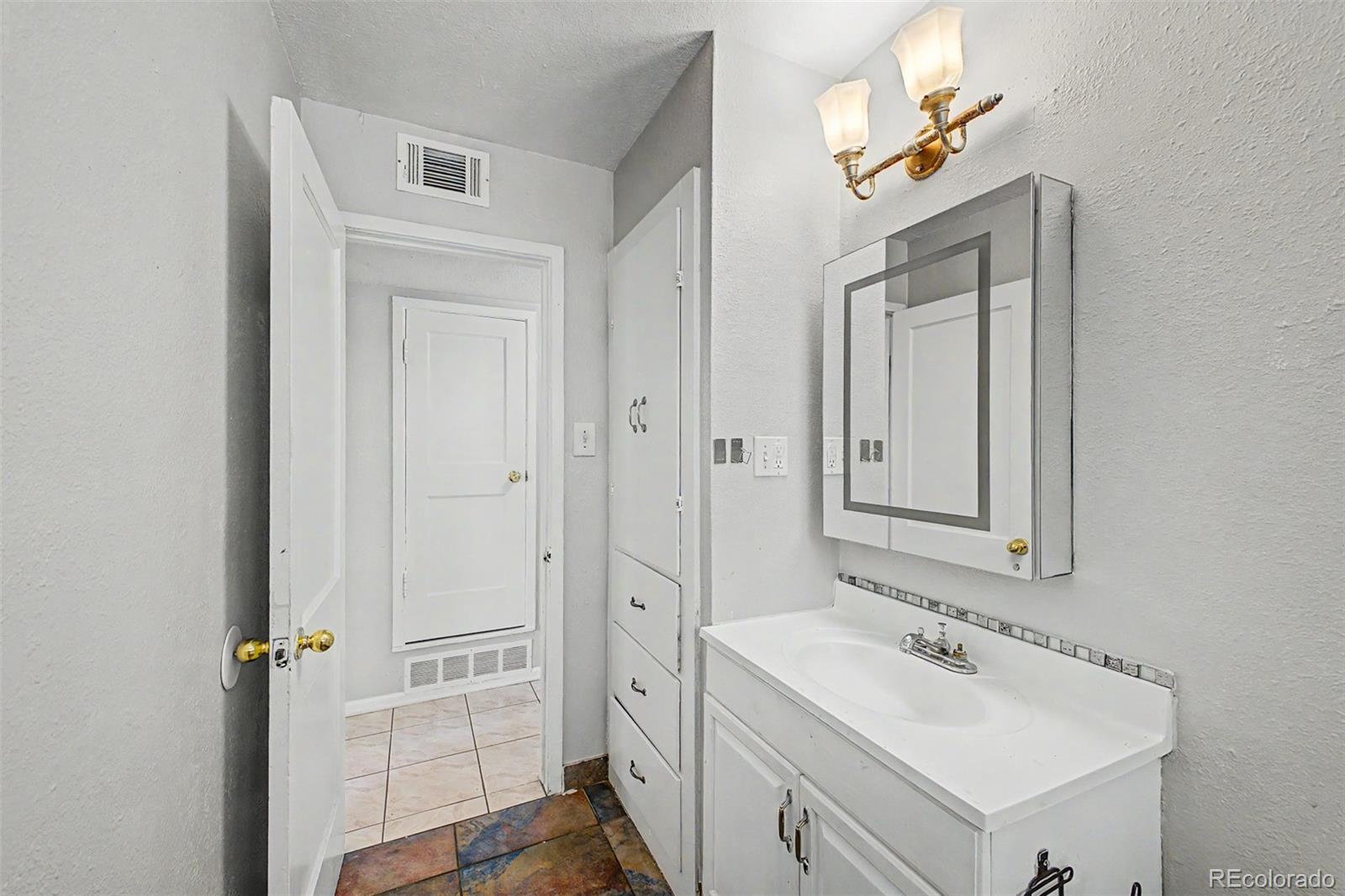 1042 Yuba Street Aurora CO 80011