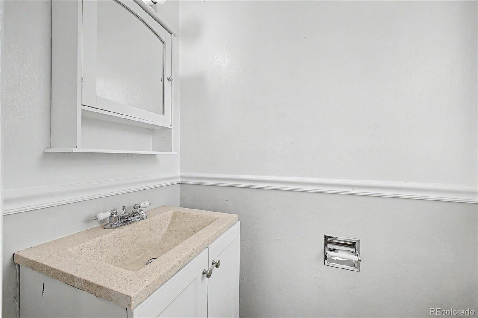 1042 Yuba Street Aurora CO 80011