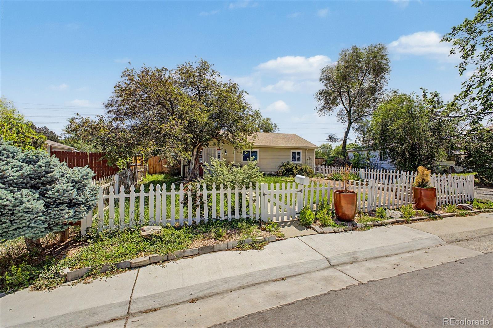 1042 Yuba Street Aurora CO 80011