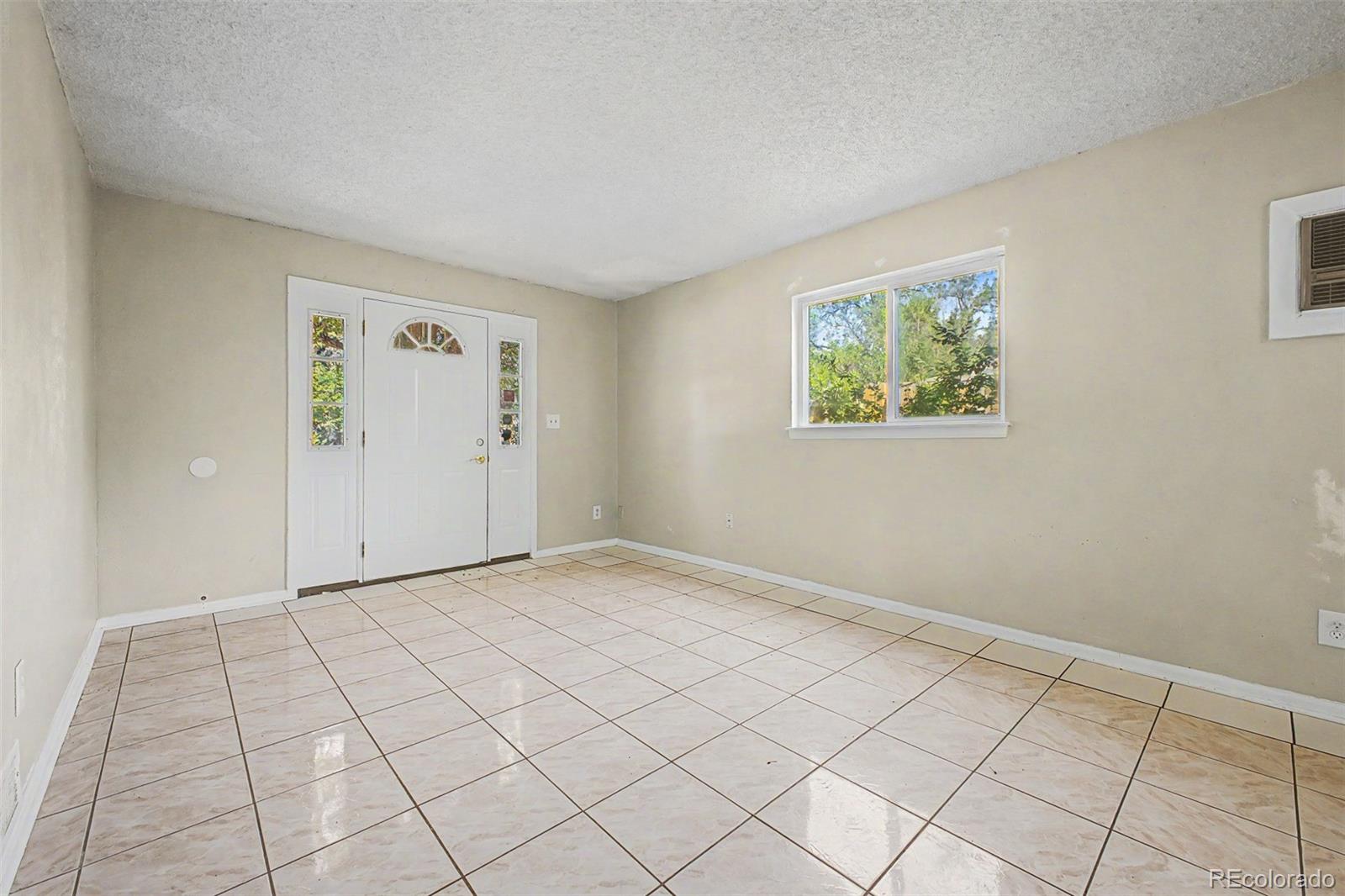1042 Yuba Street Aurora CO 80011