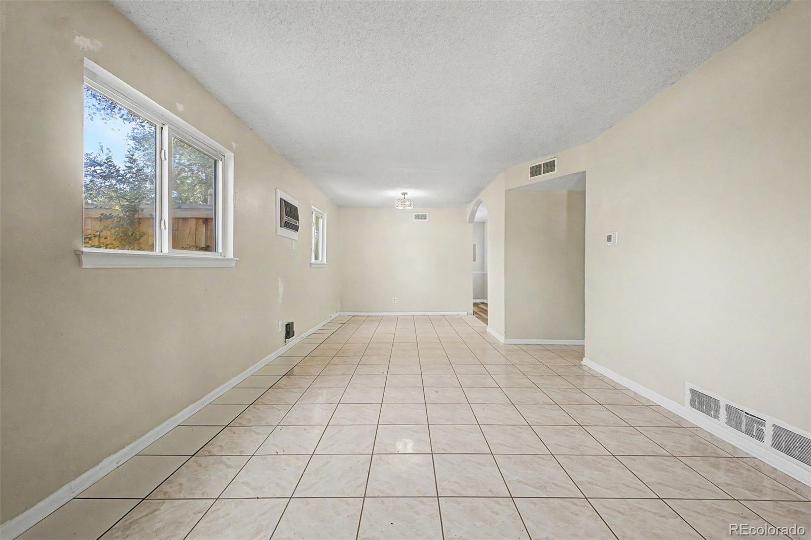 1042 Yuba Street Aurora CO 80011