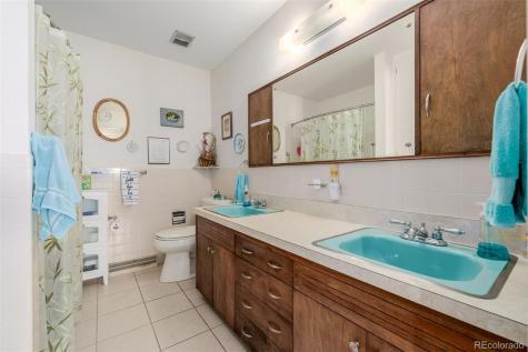 539 Newark Street Aurora CO 80010