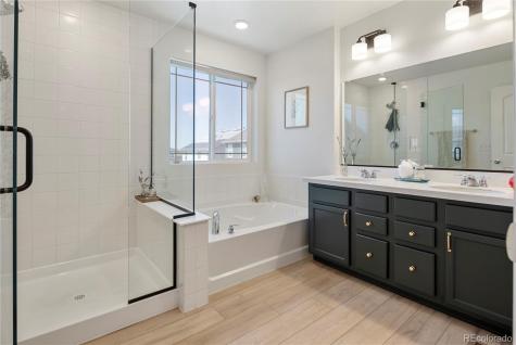 6099 N Netherland Court Aurora CO 80019