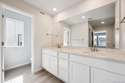 4749 N Valdai Court Aurora CO 80119