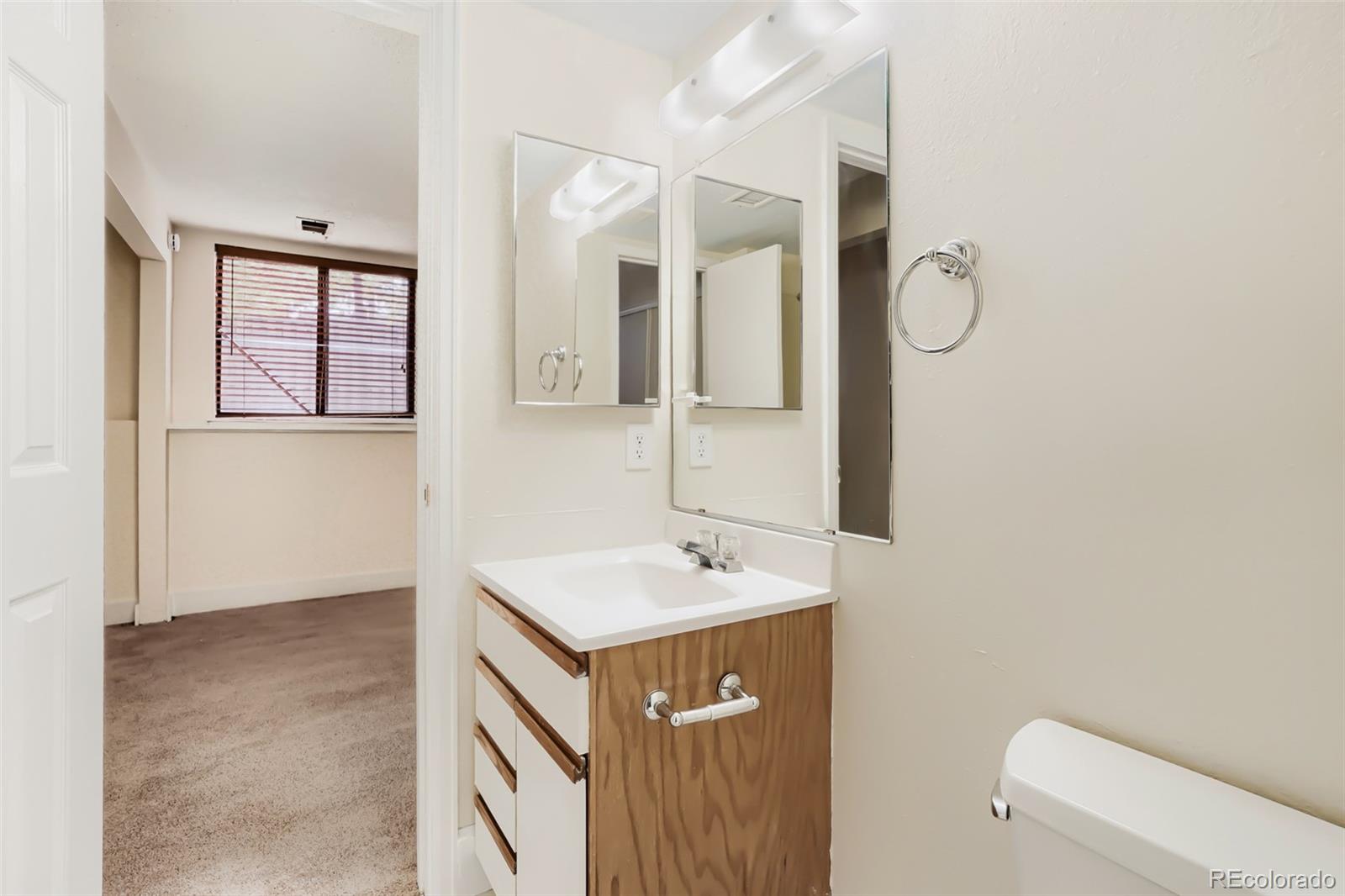 10223 E Peakview Avenue Englewood CO 80111