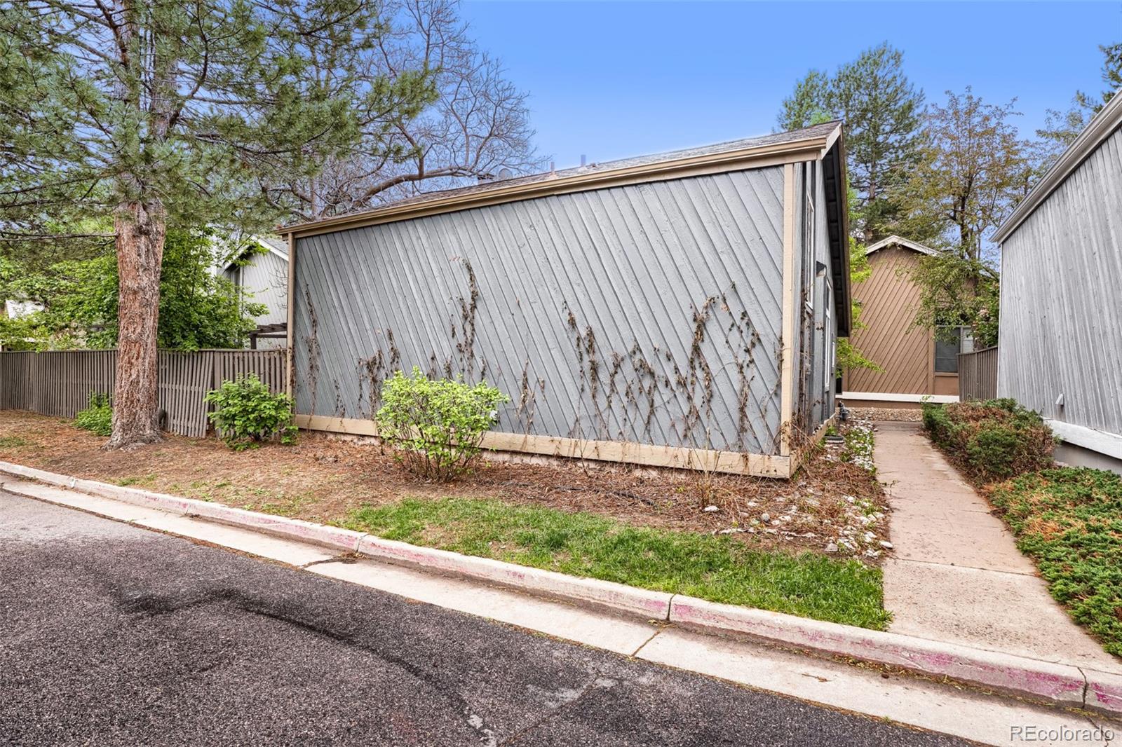 10223 E Peakview Avenue Englewood CO 80111