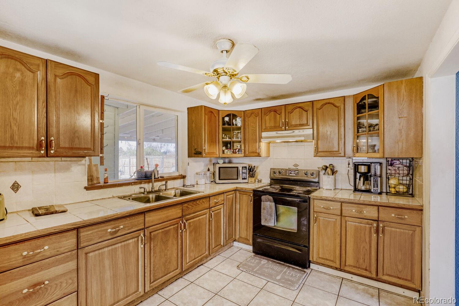 1605 Oakland Street Aurora CO 80010