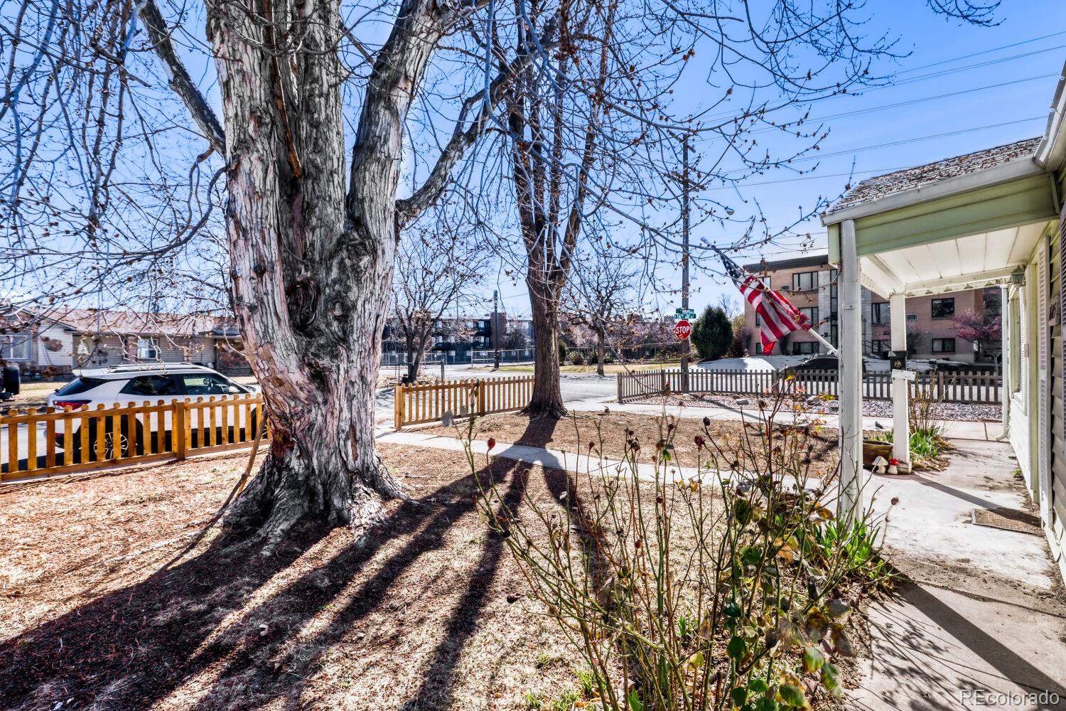 1605 Oakland Street Aurora CO 80010