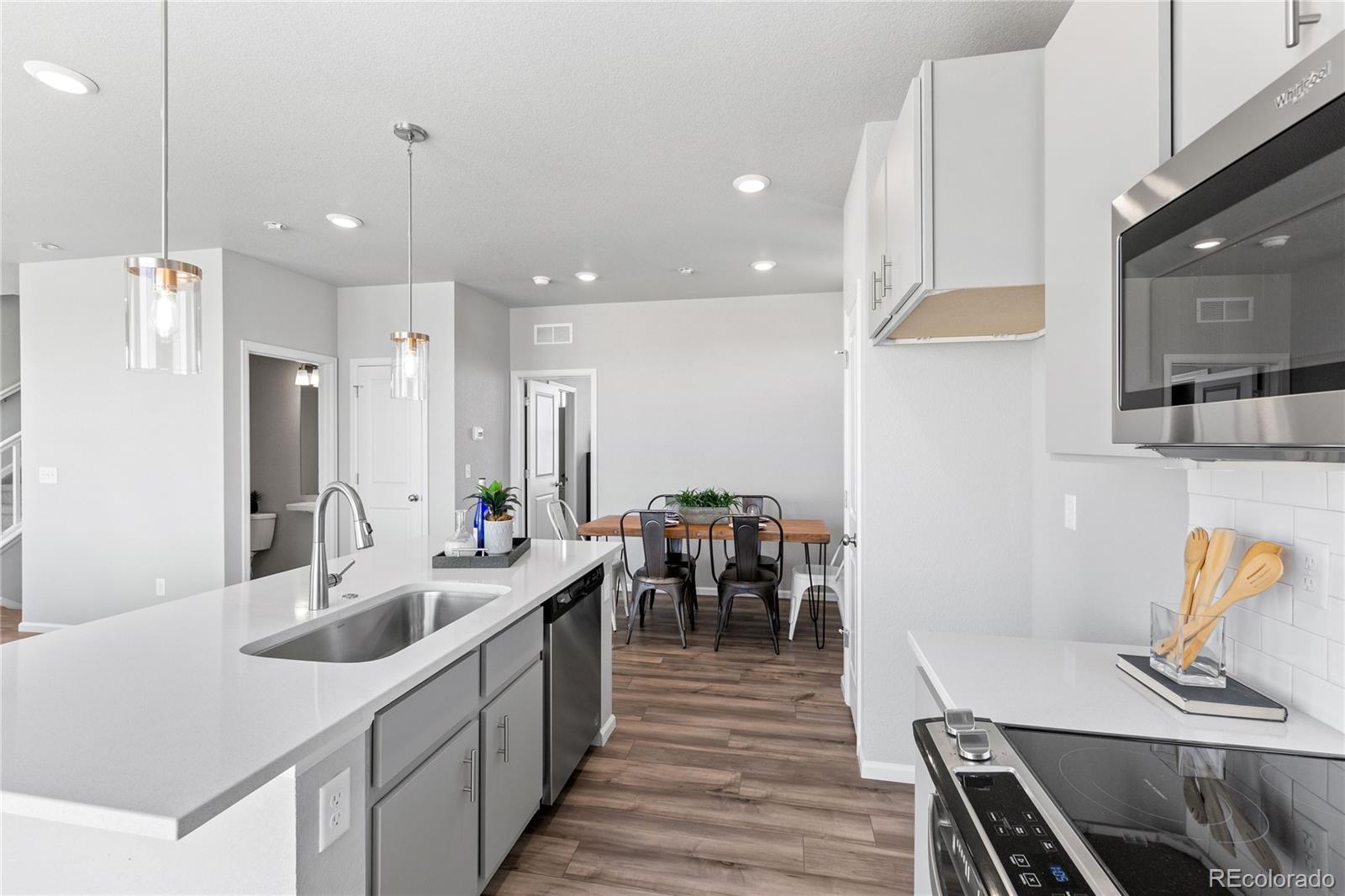 46593 Sunflower Lane Bennett CO 80102