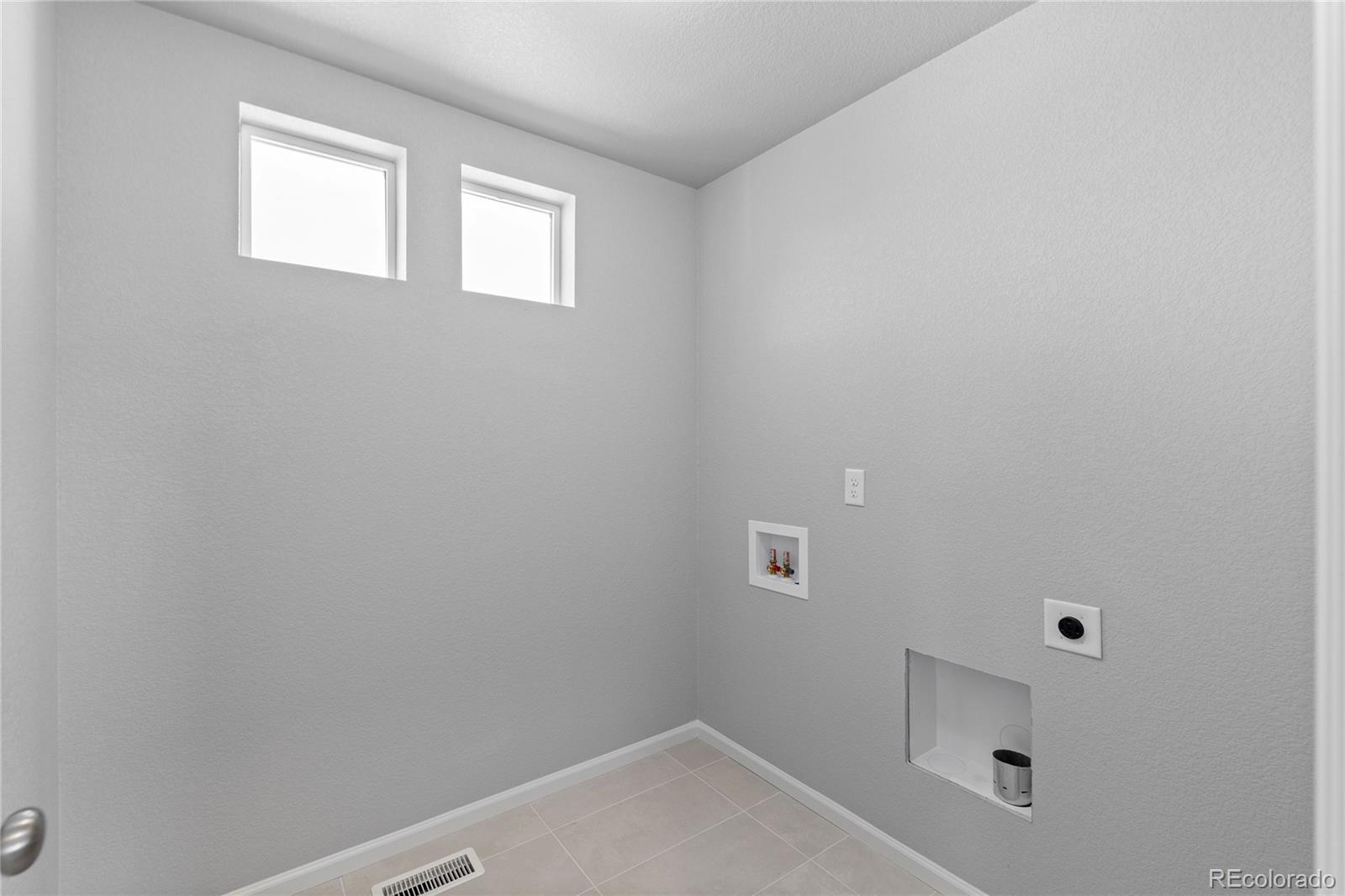 46593 Sunflower Lane Bennett CO 80102