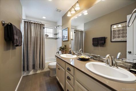 7045 S Robertsdale Way Aurora CO 80016