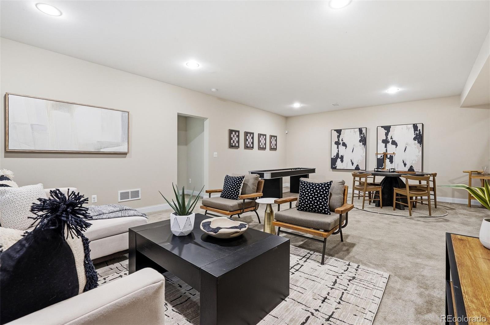 6082 Chester Street Denver CO 80238