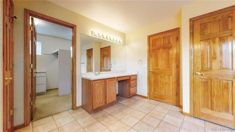 5904 S Ukraine Street Aurora CO 80015