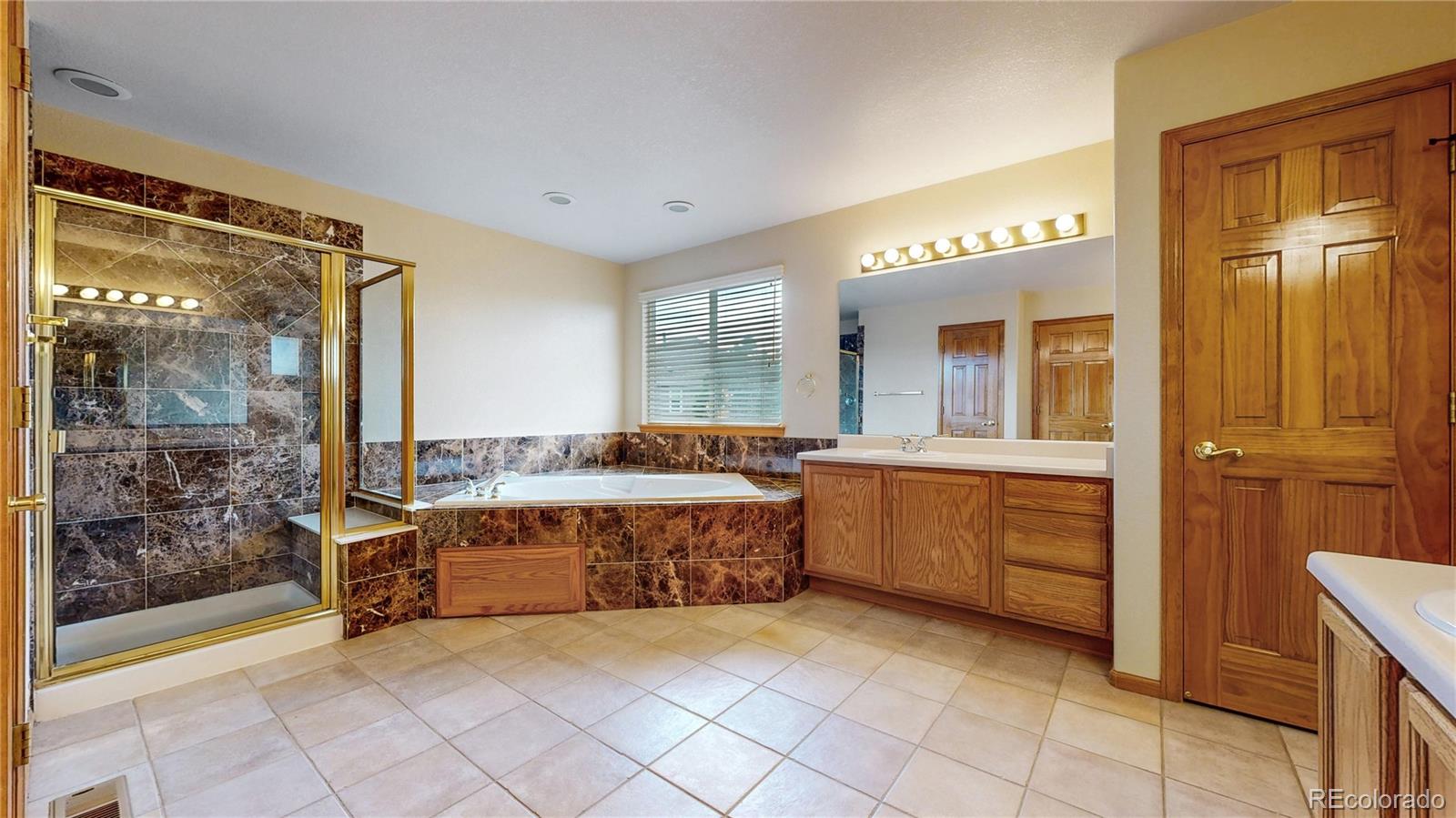 5904 S Ukraine Street Aurora CO 80015