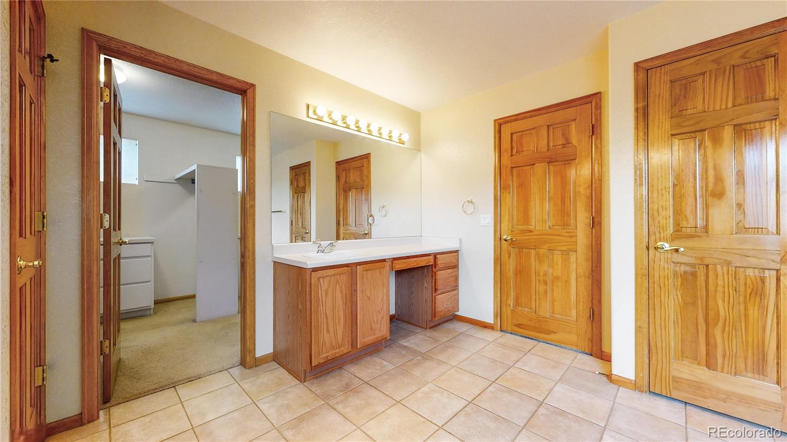 5904 S Ukraine Street Aurora CO 80015