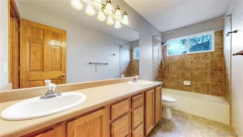 5904 S Ukraine Street Aurora CO 80015