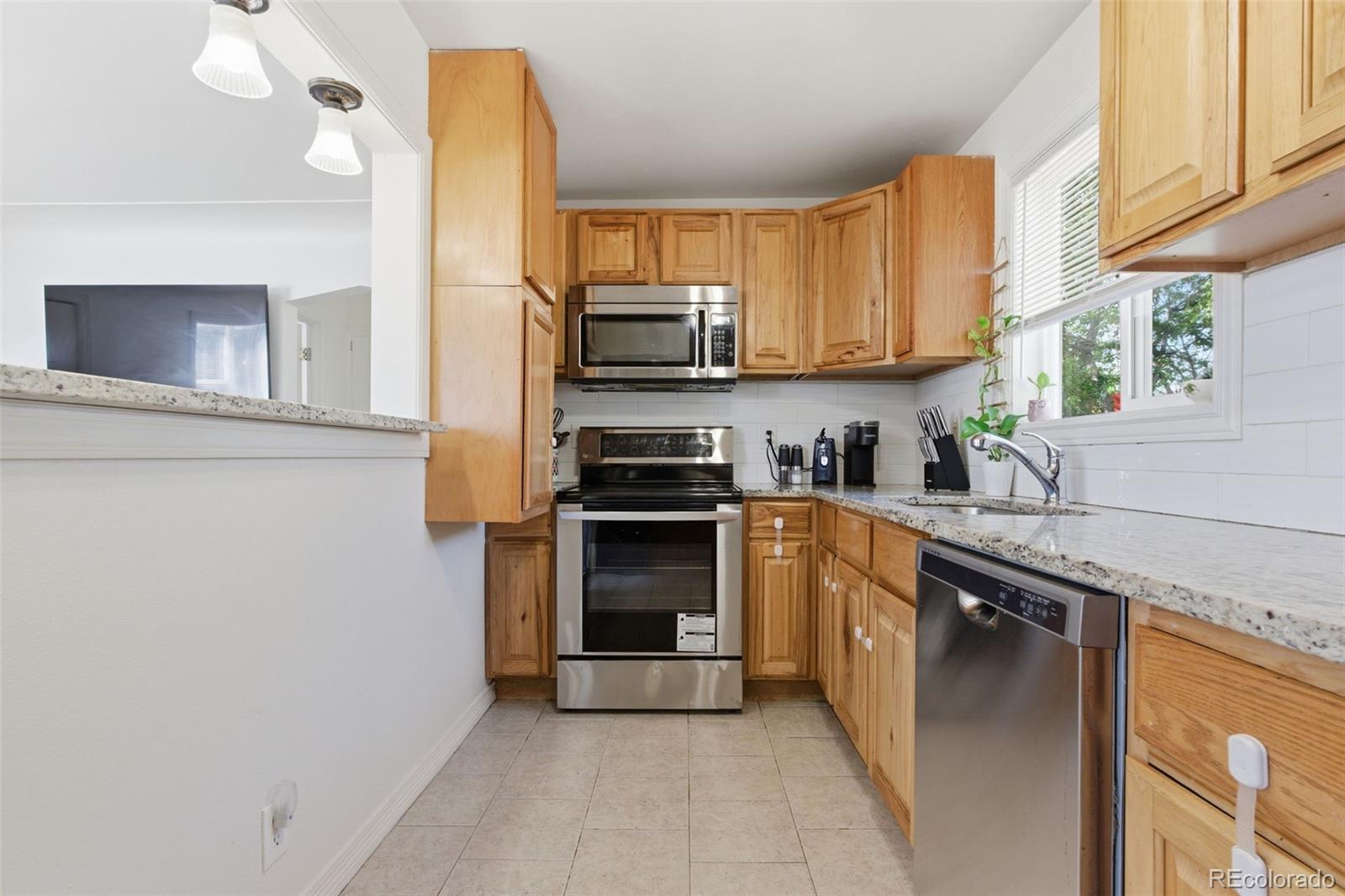 1257 Macon Aurora CO 80010