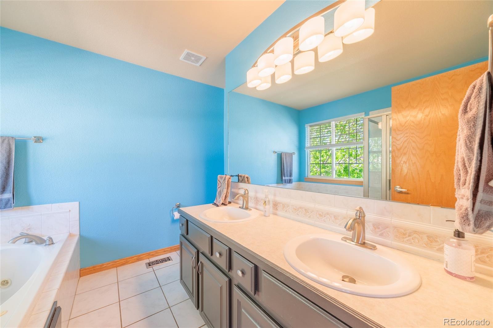 2513 Falcon Drive Longmont CO 80503