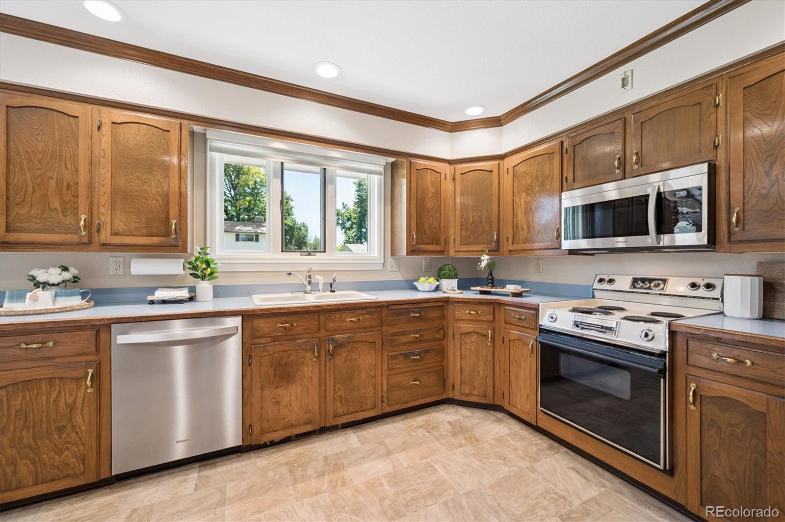 2212 Ammons Street Lakewood CO 80214