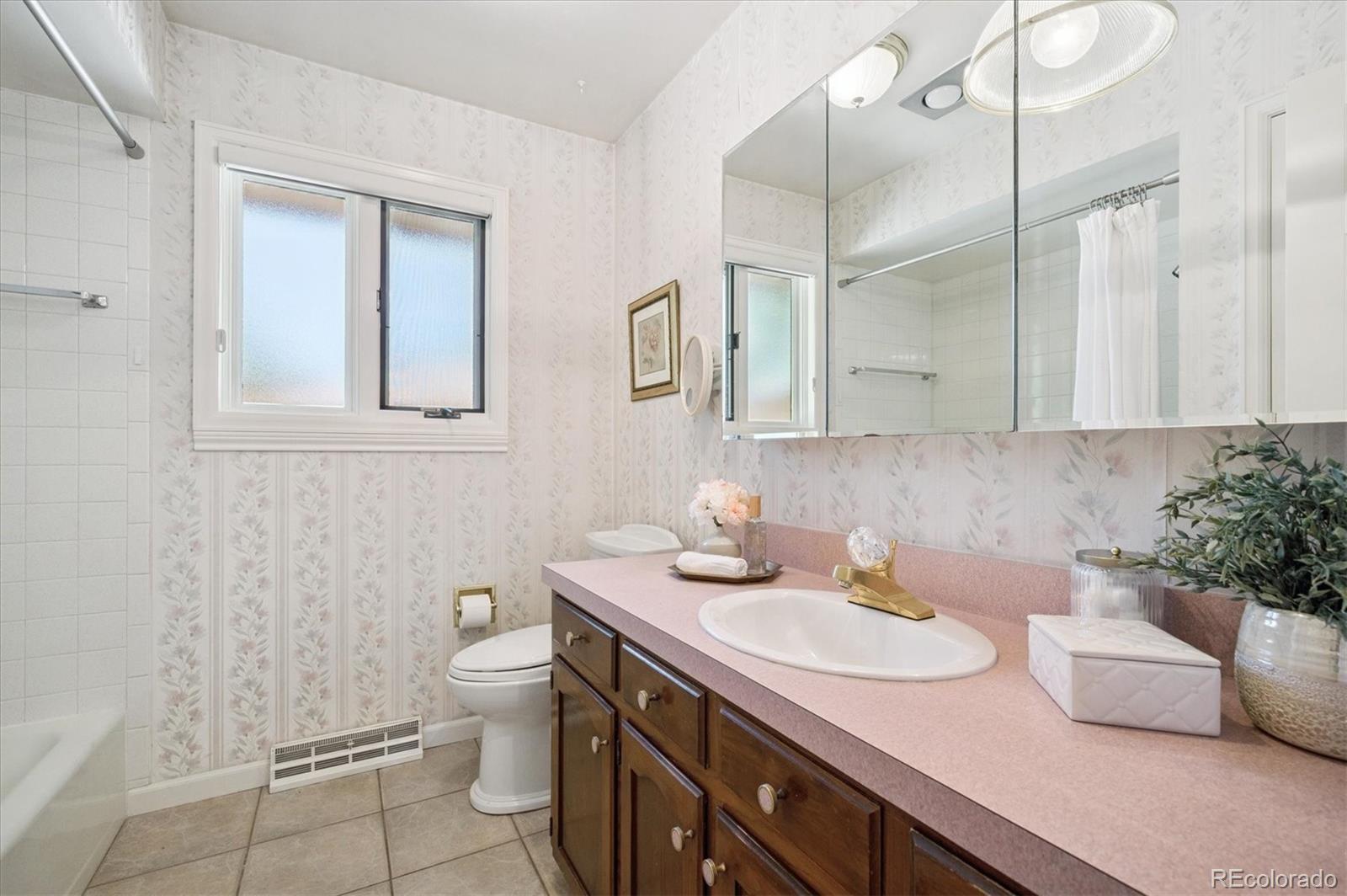 2212 Ammons Street Lakewood CO 80214