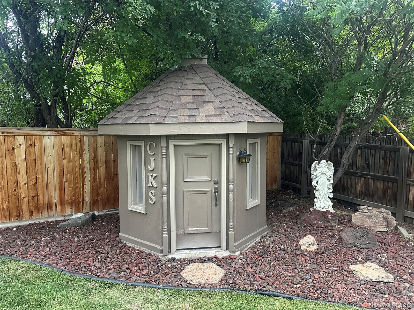 2212 Ammons Street Lakewood CO 80214