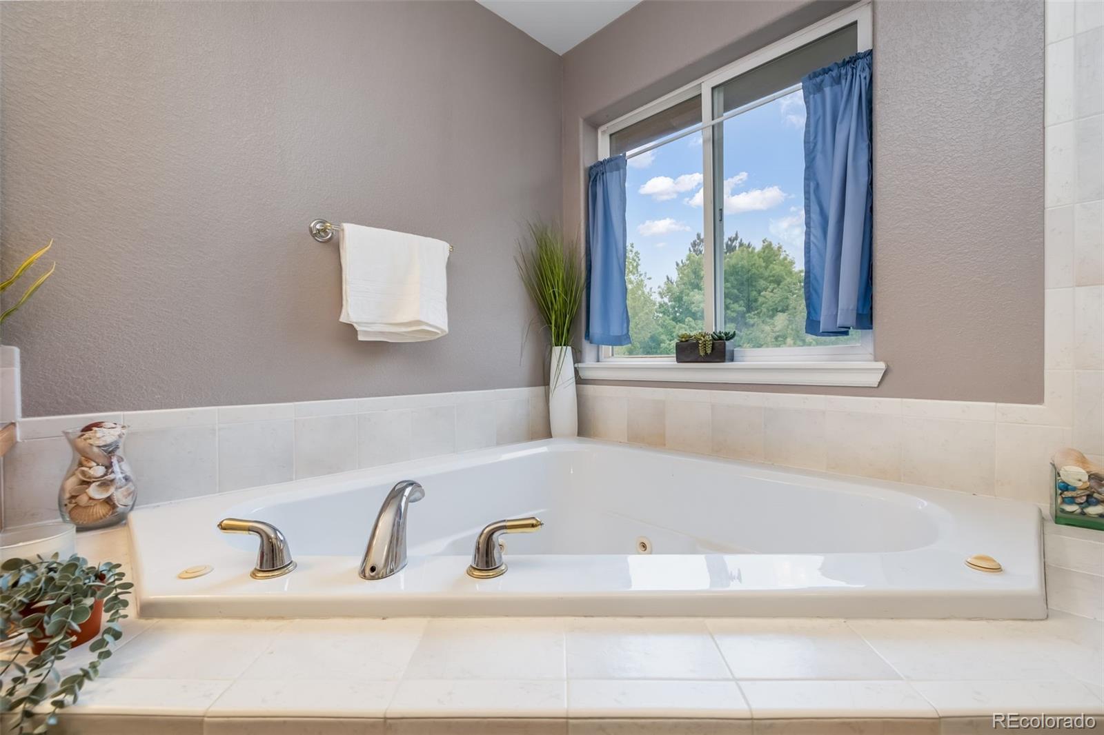 2046 Falcon Drive Longmont CO 80503