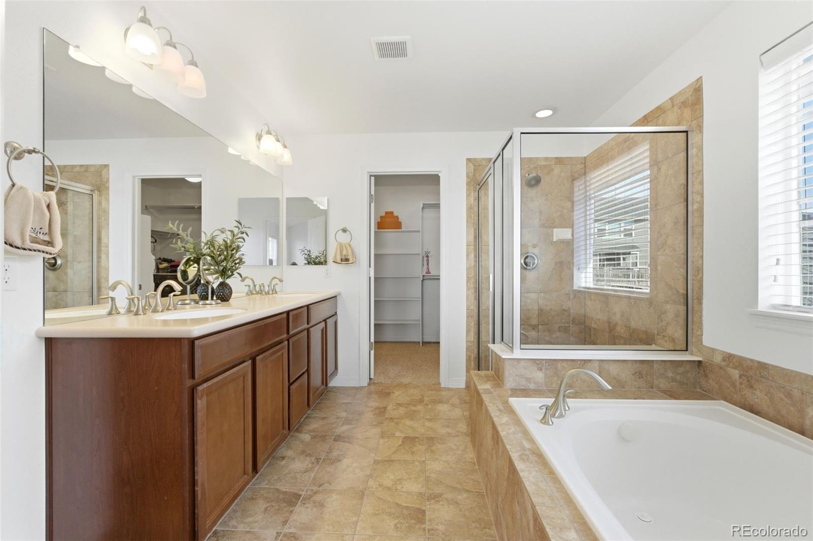 6247 S Muscadine Court Aurora CO 80016