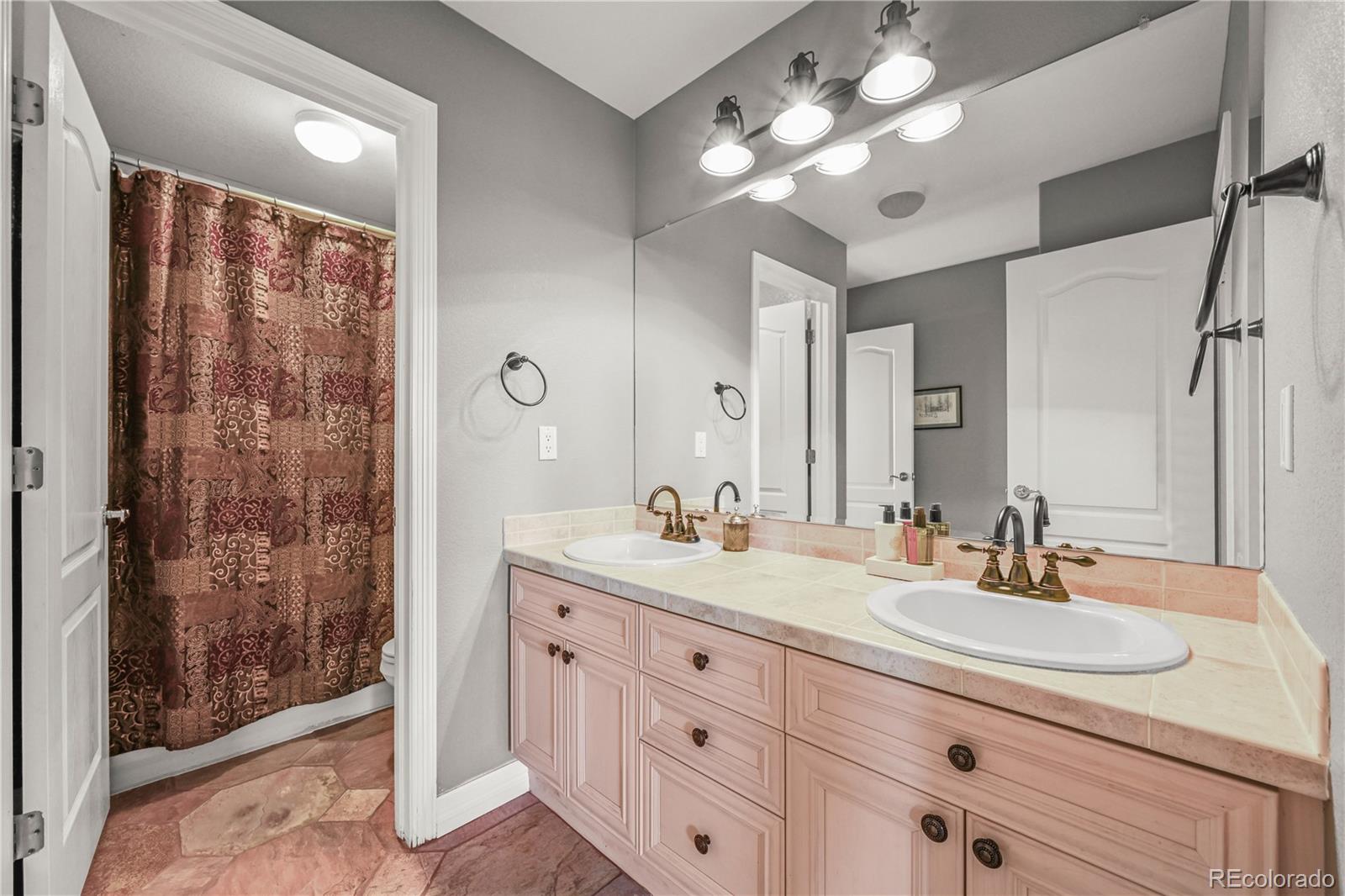 8518 High Ridge Castle Pines CO 80108