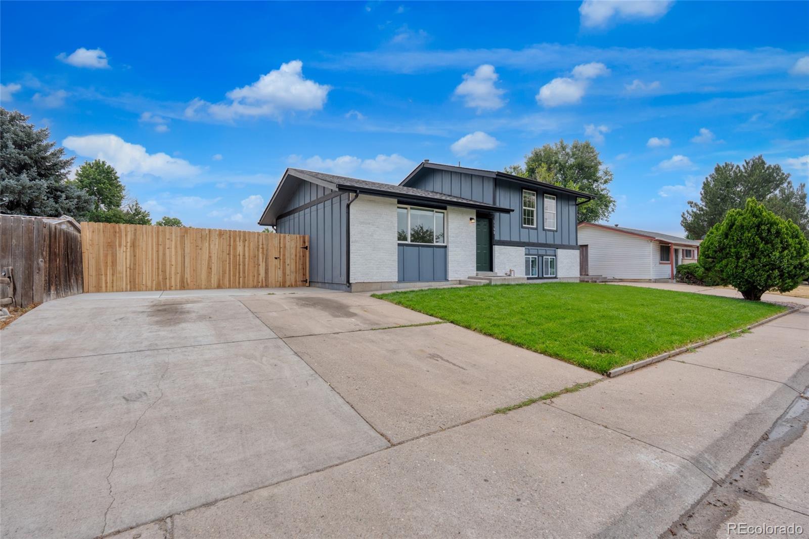 5160 Blackhawk Way Denver CO 80239