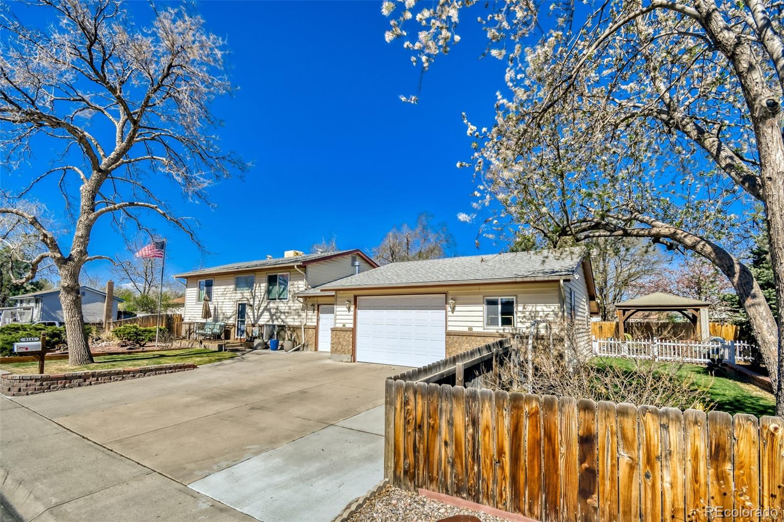 8141 Explorador Calle Denver CO 80229