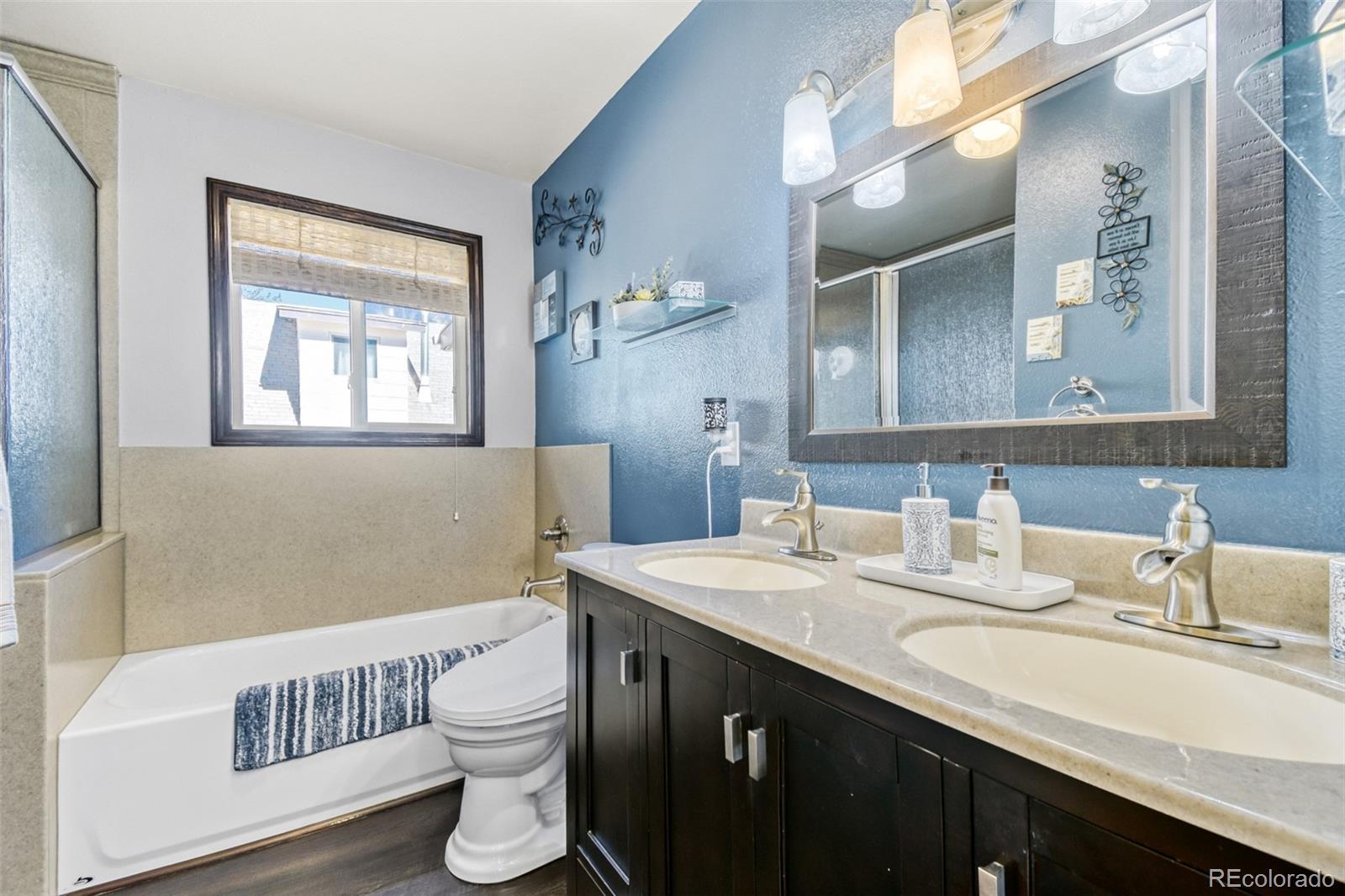 8141 Explorador Calle Denver CO 80229