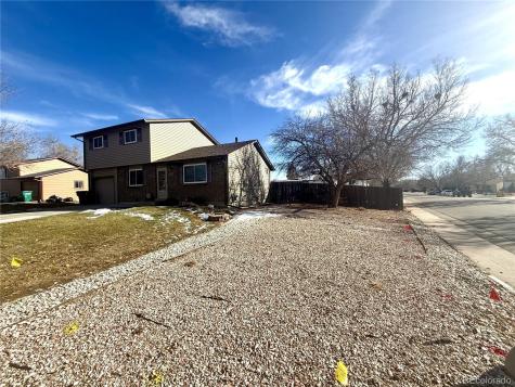 752 Lewiston Street Aurora CO 80011