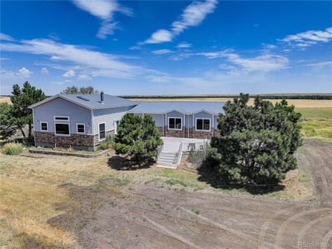 2406 Horrogate Road Byers CO 80103