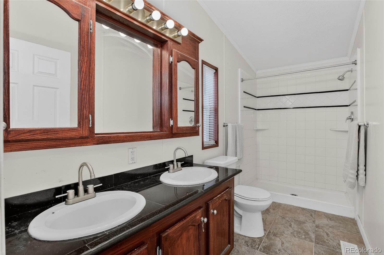 5853 S Quemoy Centennial CO 80015