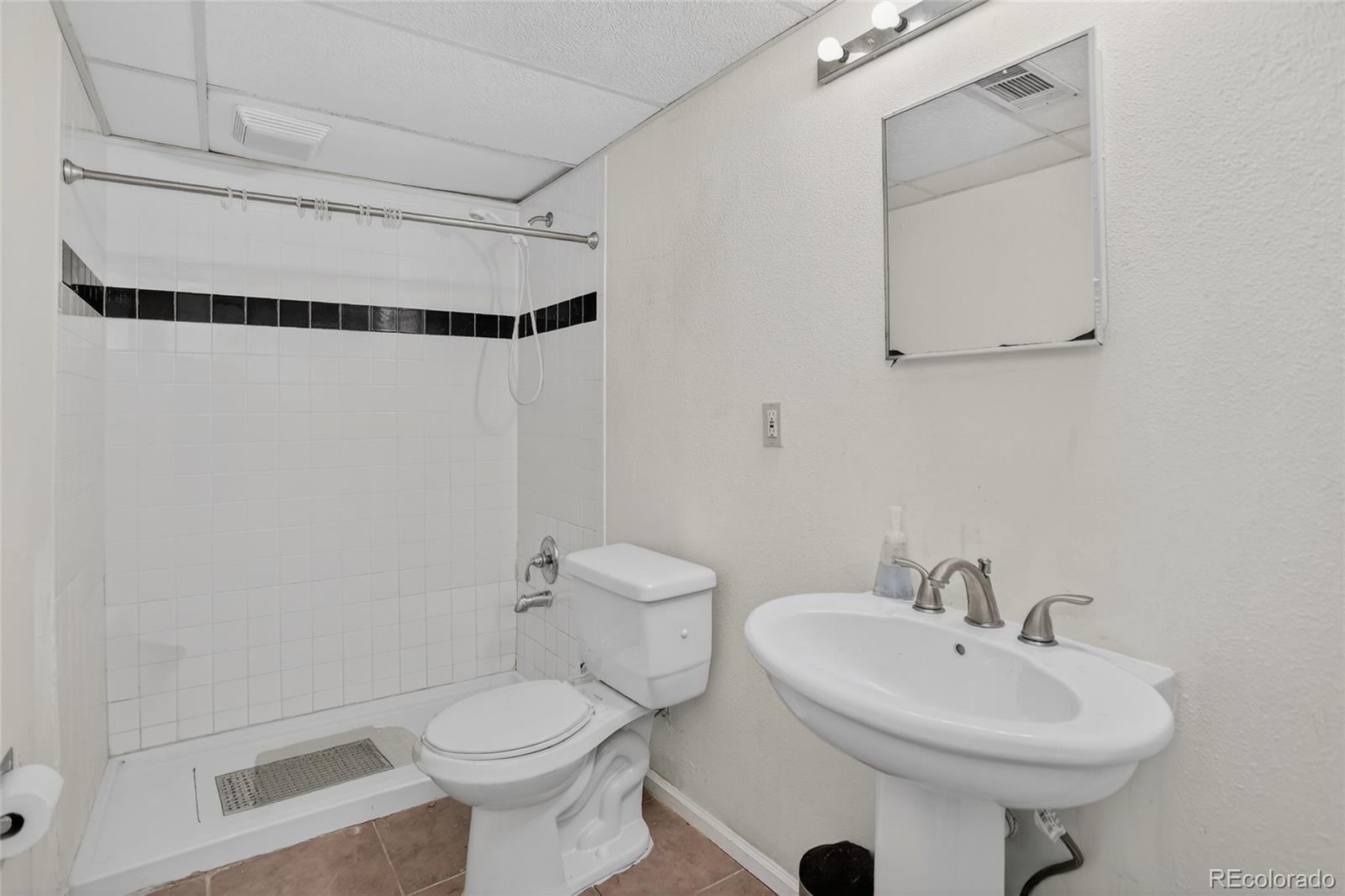 5853 S Quemoy Centennial CO 80015