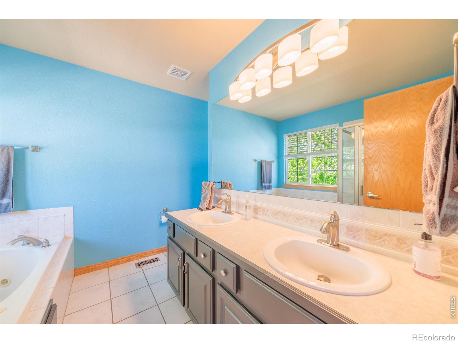 2513 Falcon Drive Longmont CO 80503