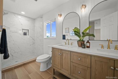 59 S Degaulle Street Aurora CO 80018