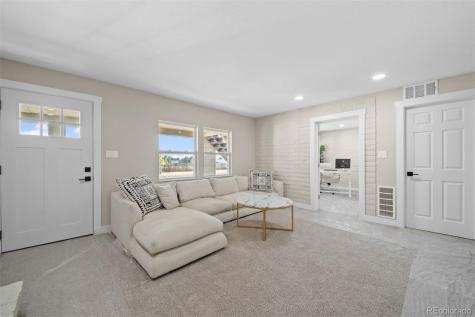 59 S Degaulle Street Aurora CO 80018