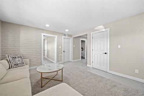 59 S Degaulle Street Aurora CO 80018