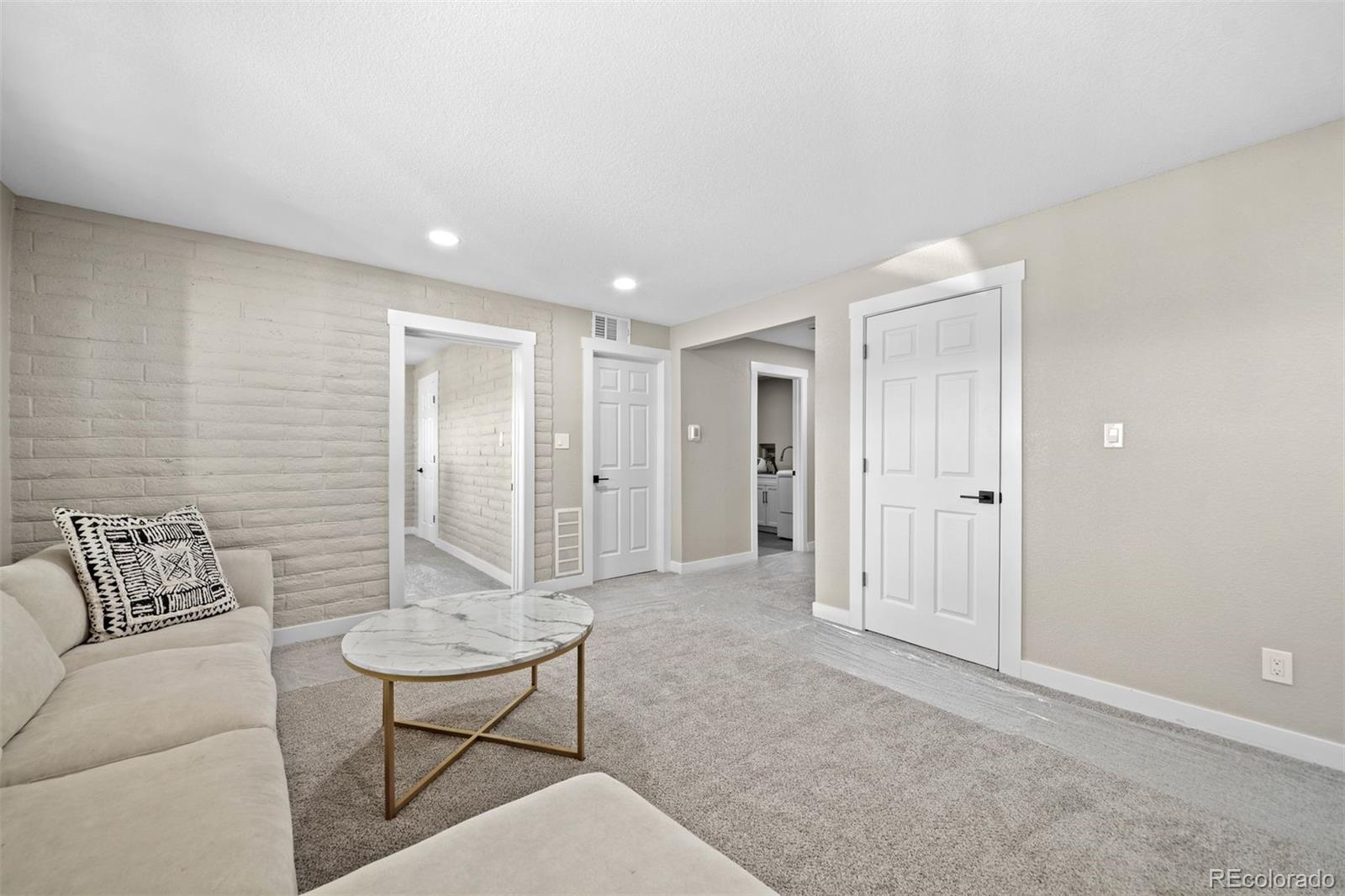 59 S Degaulle Street Aurora CO 80018
