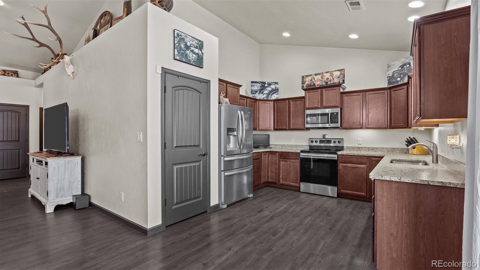 556 32 5/8 Road Clifton CO 81520