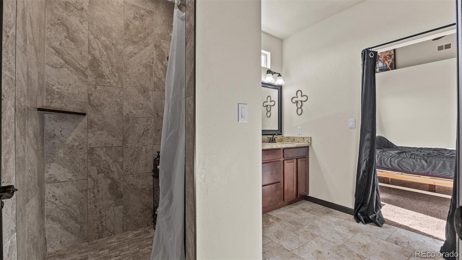 556 32 5/8 Road Clifton CO 81520